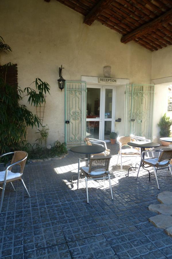 Hotel Restaurant Le Commerce Auriol Esterno foto